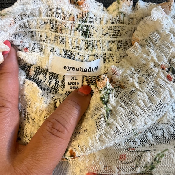 Eyeshadow Floral Sheer Top w/Lined Bodice - Picture 3 of 4